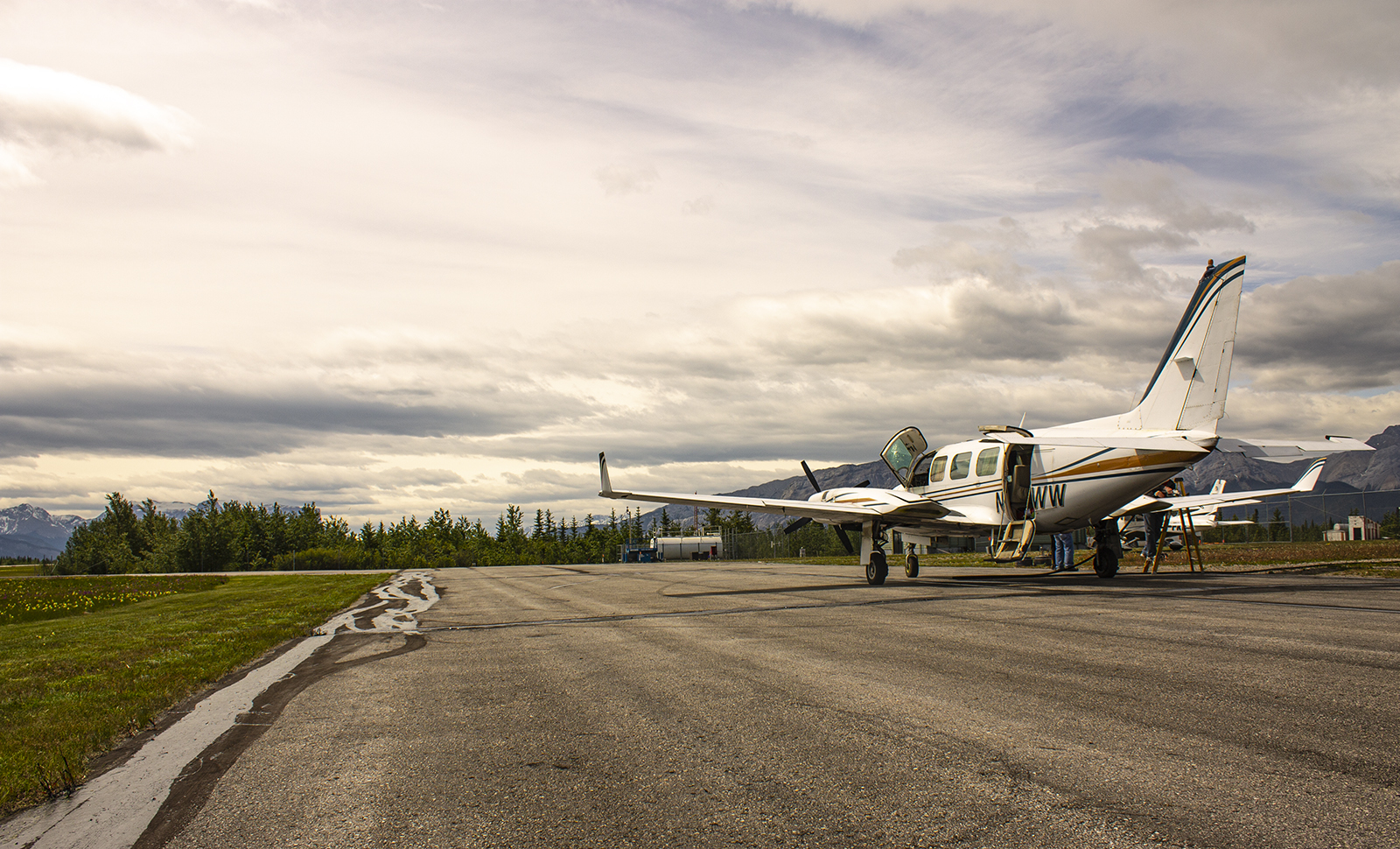 closest airport to jasper alberta