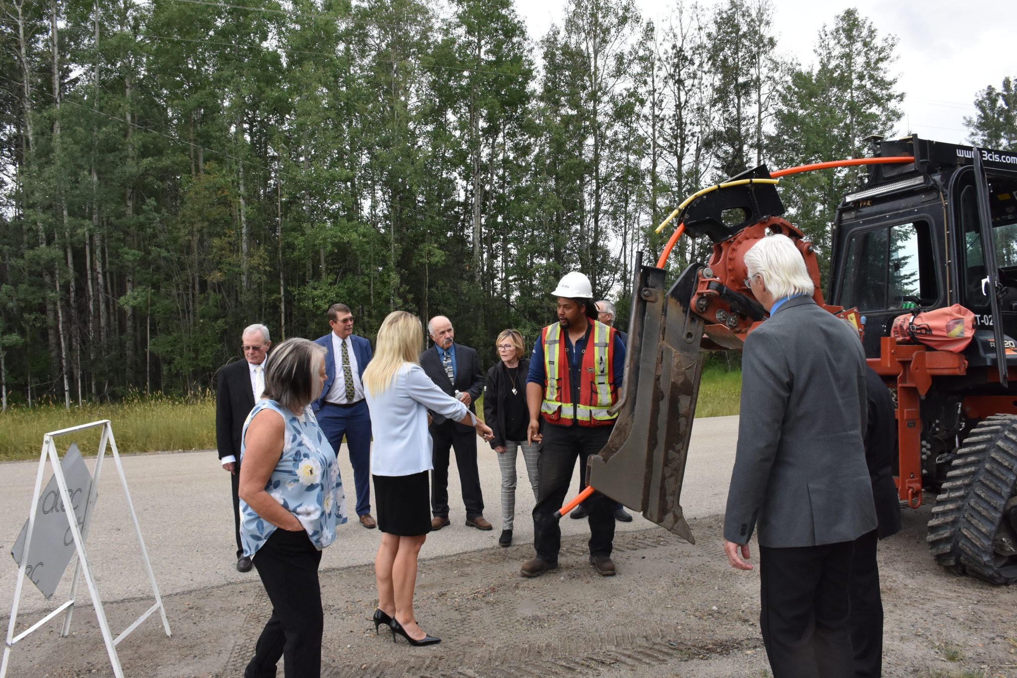 Yellowhead County Council Breaks Ground on Fibre Project in Robb